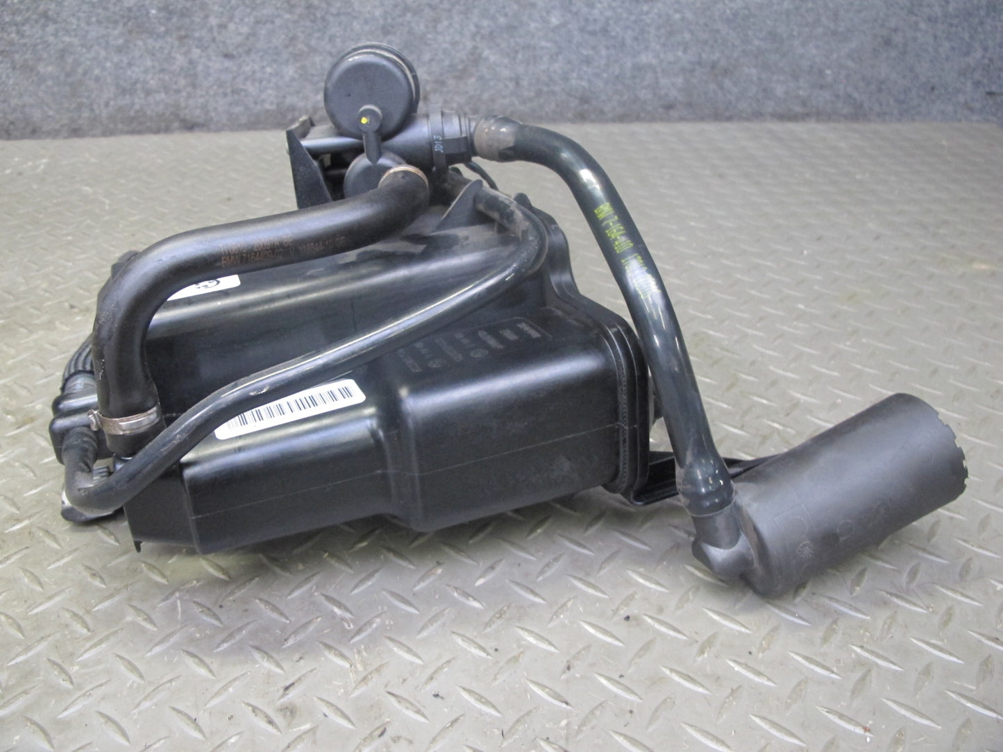 2008-2014 BMW E71 X6 Fuel Evap Vapor Charcoal Canister 7164407