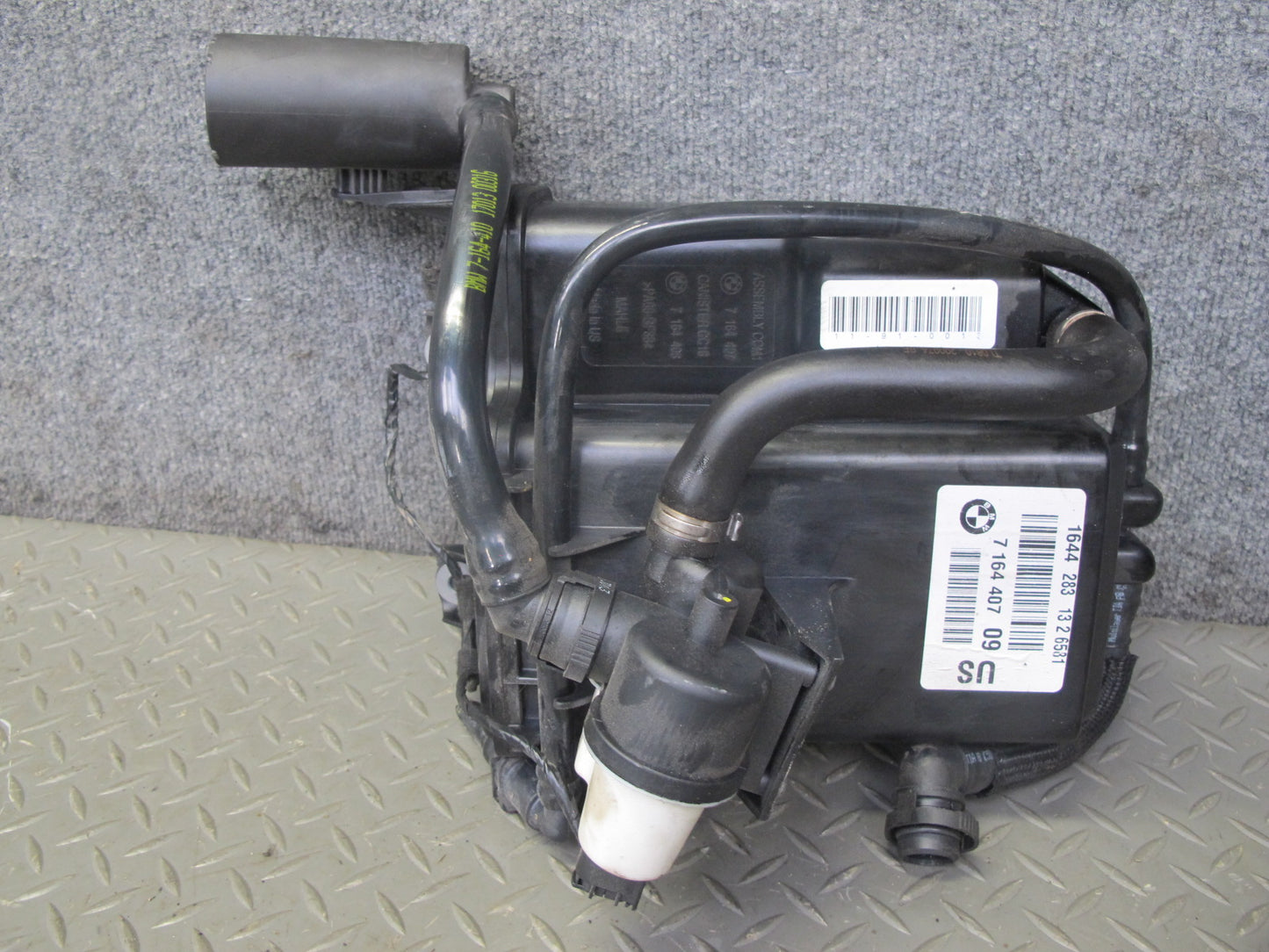 2008-2014 BMW E71 X6 Fuel Evap Vapor Charcoal Canister 7164407