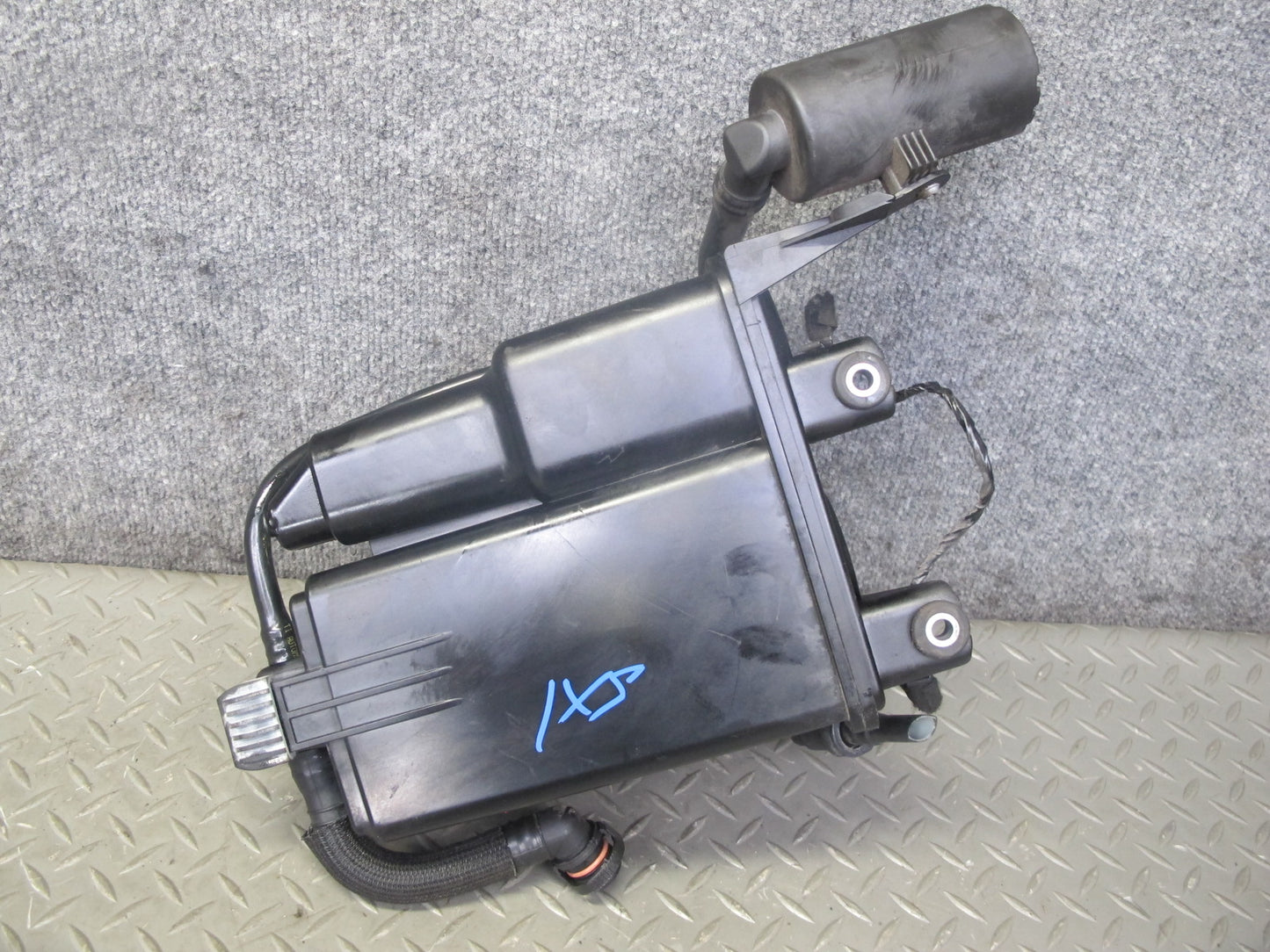 2008-2014 BMW E71 X6 Fuel Evap Vapor Charcoal Canister 7164407