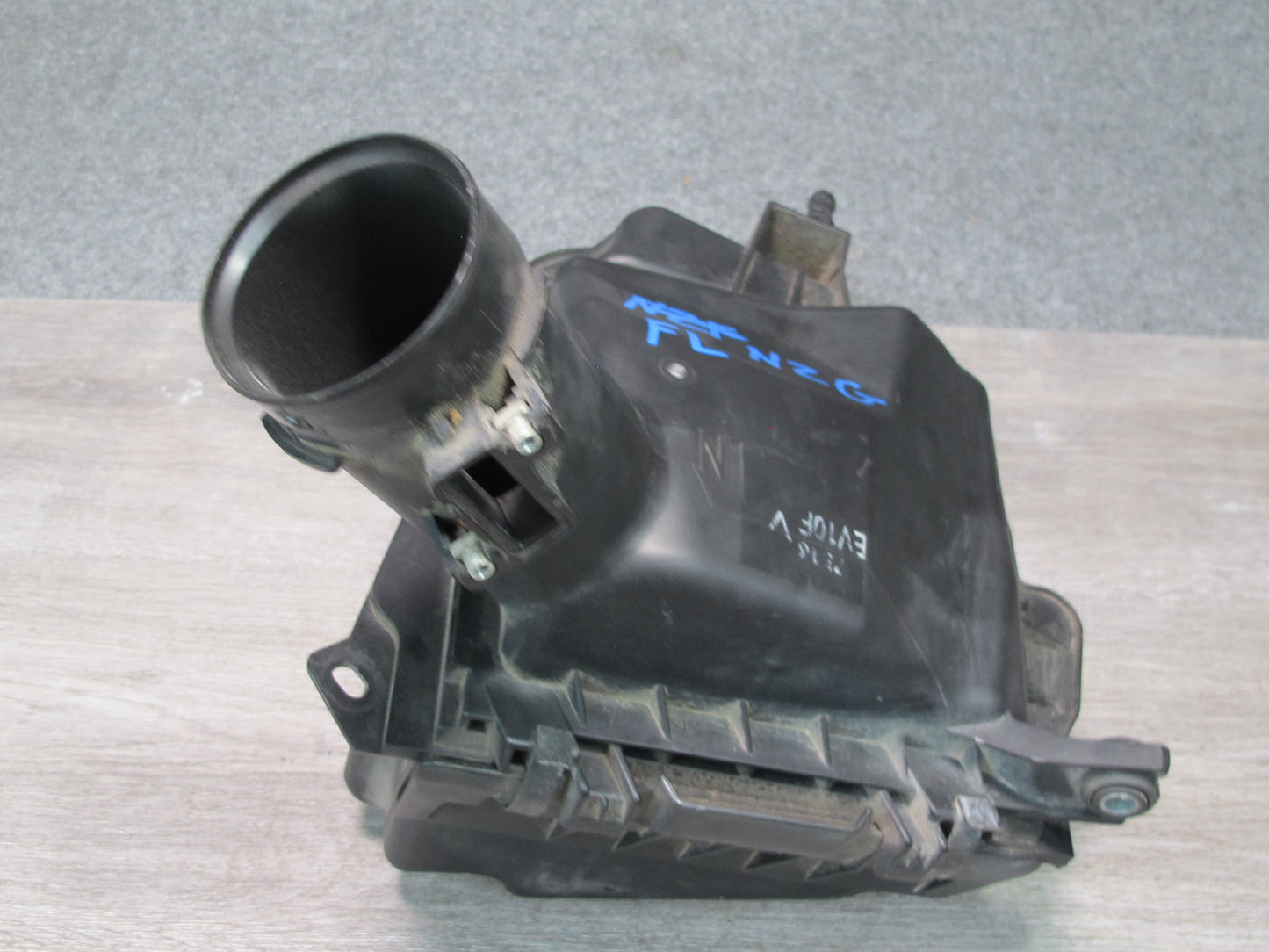 07-08 Nissan Z33 350Z VQ35HR Convertible Front Left Air Cleaner Filter Box OEM
