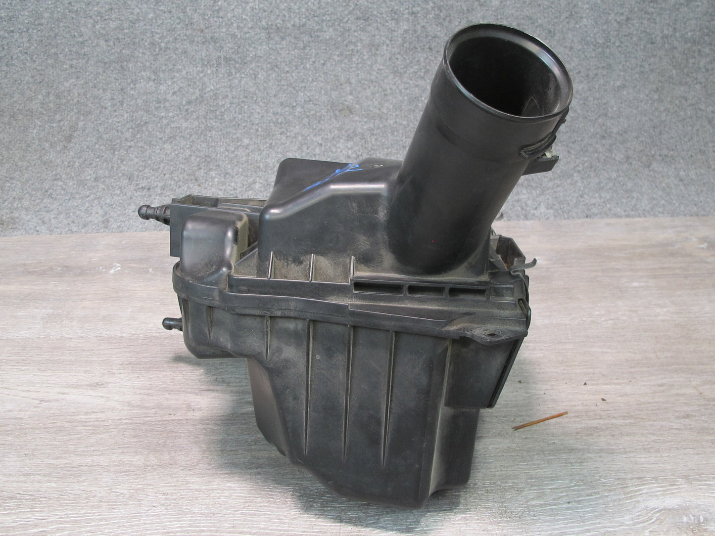 07-08 Nissan Z33 350Z VQ35HR Convertible Front Left Air Cleaner Filter Box OEM
