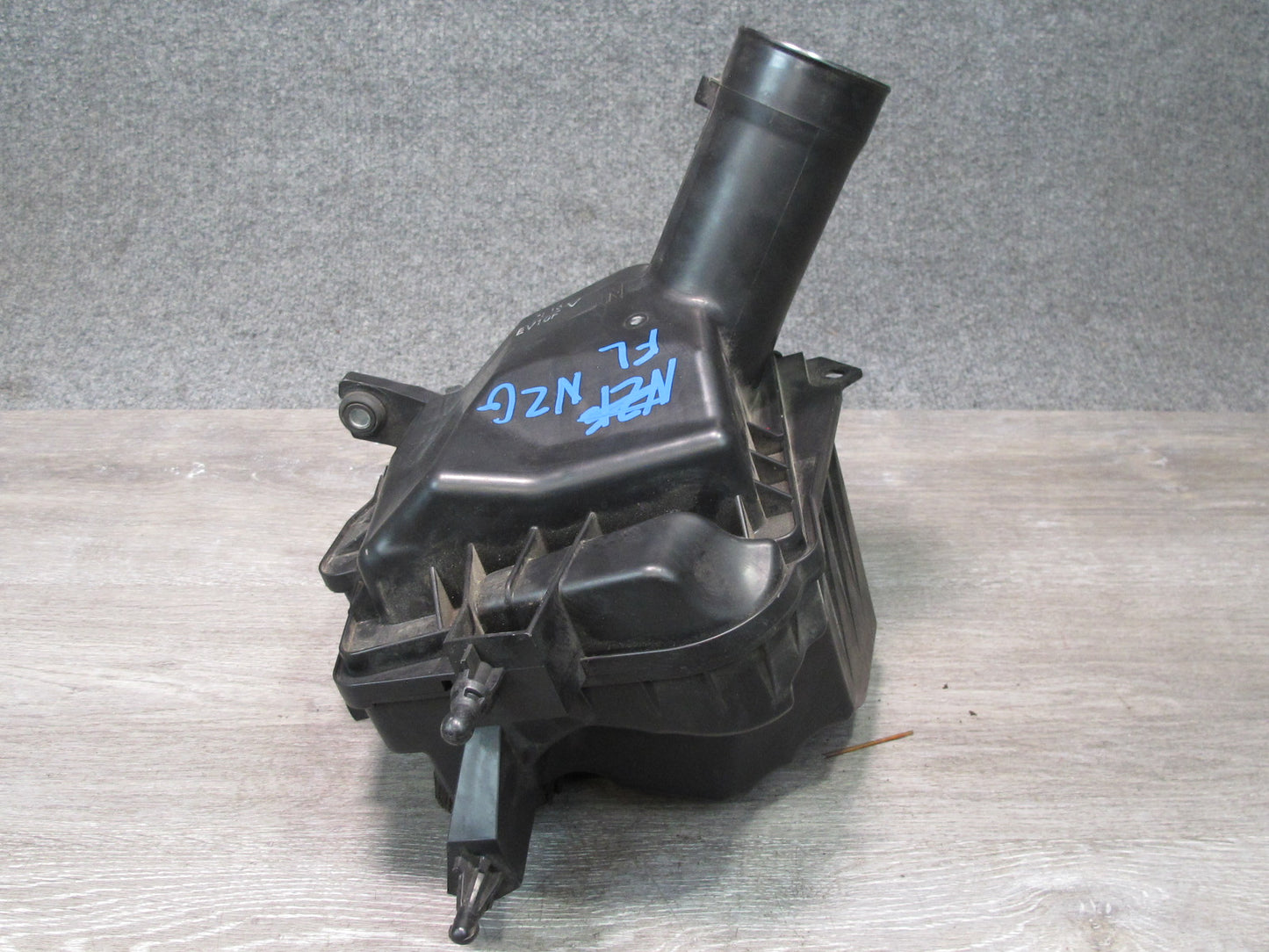07-08 Nissan Z33 350Z VQ35HR Convertible Front Left Air Cleaner Filter Box OEM