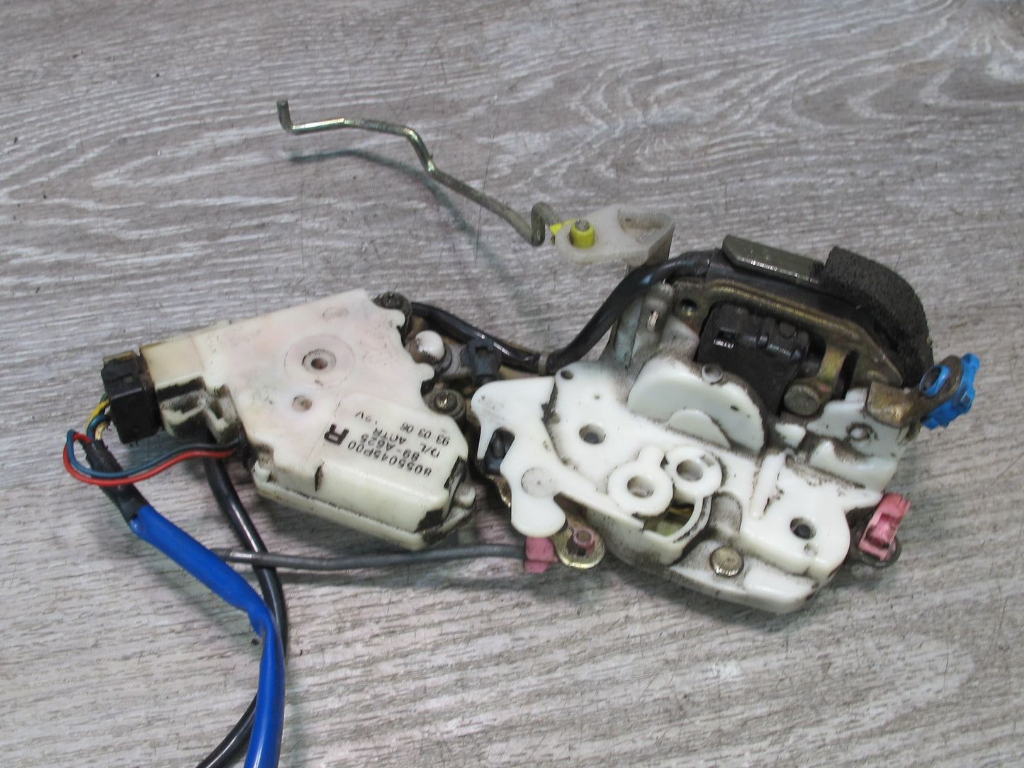 92-96 Nissan Z32 300ZX Right Door Lock Latch Actuator 8055045P00 OEM