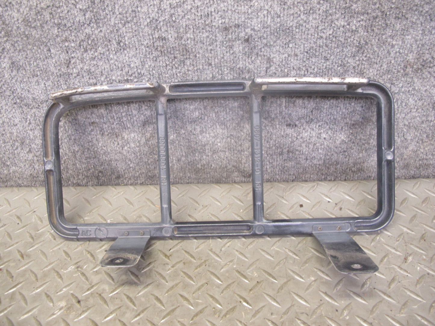 2003-2004 Hummer H2 Rear Right Left Tail Light Lamp Guard Bezel Molding Trim Set