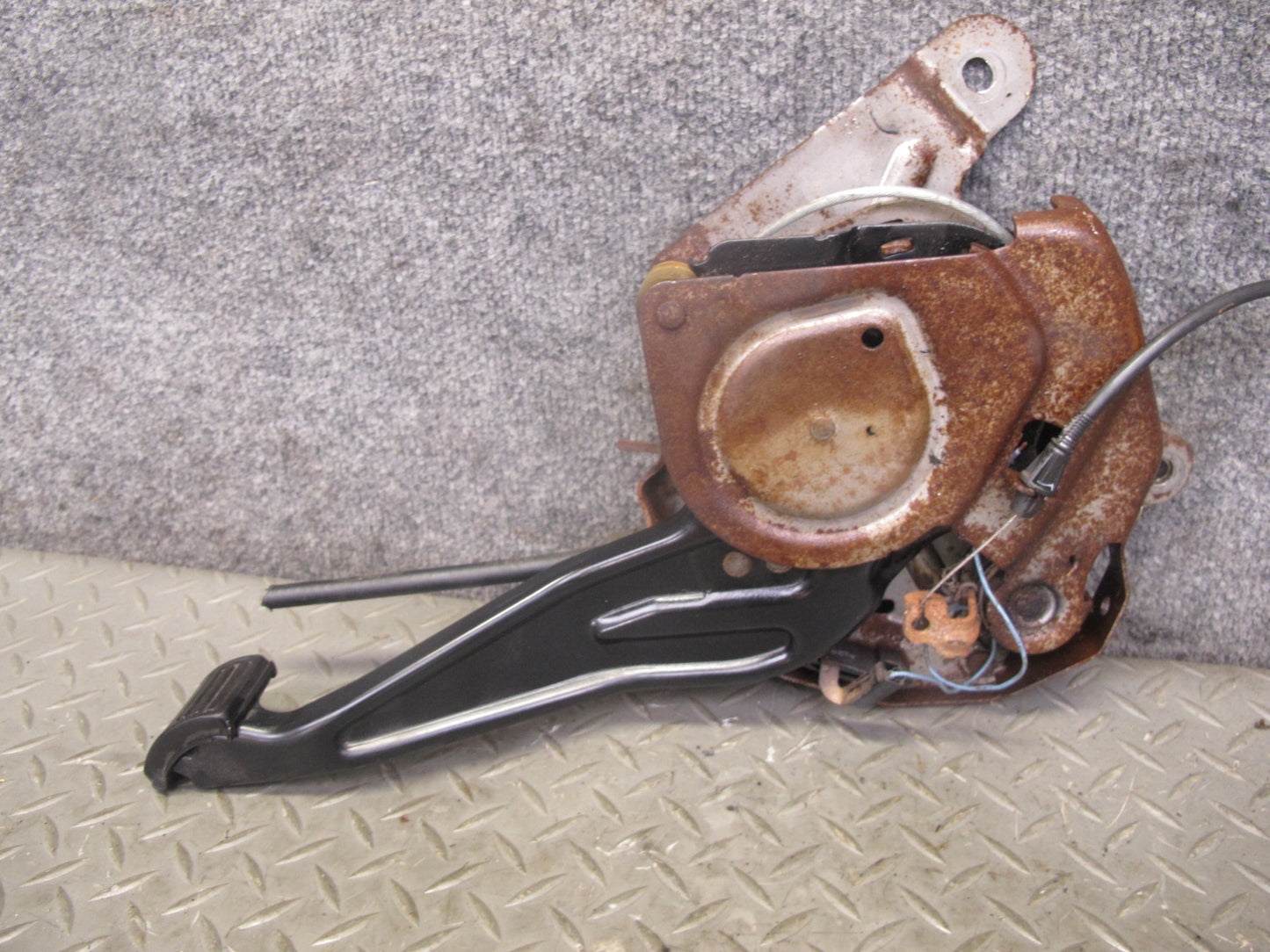 2003-2005 Hummer H2 Manual Emergency Parking Brake Stop Pedal