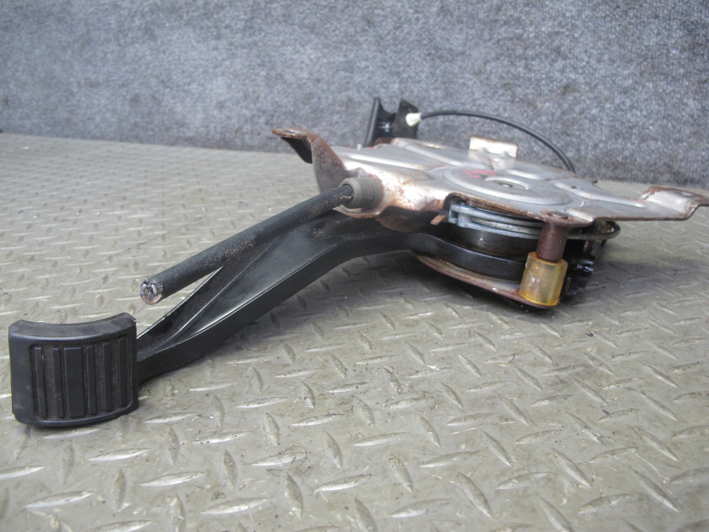 2003-2005 Hummer H2 Manual Emergency Parking Brake Stop Pedal