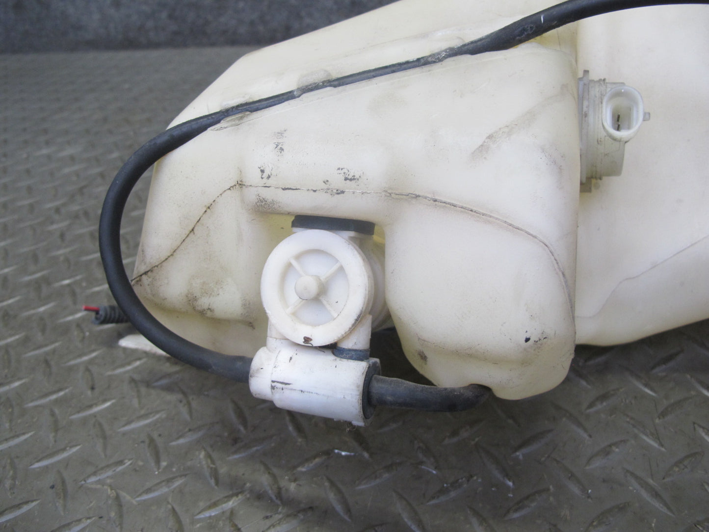 2003-2007 Hummer H2 Front Windshield Wiper Washer Reservoir Tank Bottle
