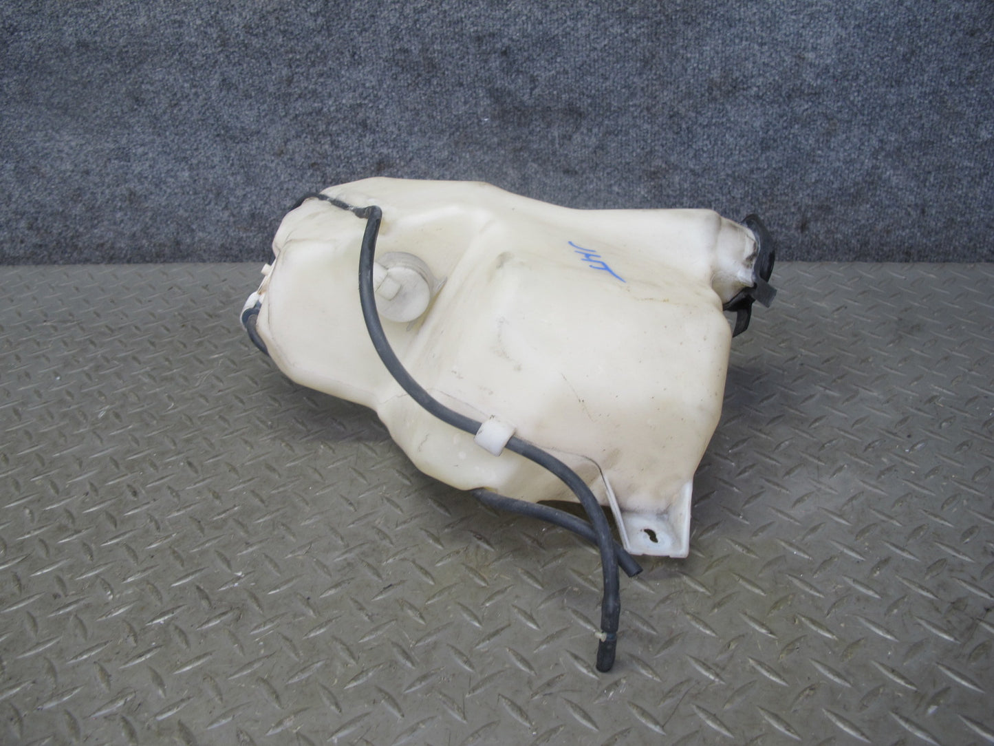 2003-2007 Hummer H2 Front Windshield Wiper Washer Reservoir Tank Bottle