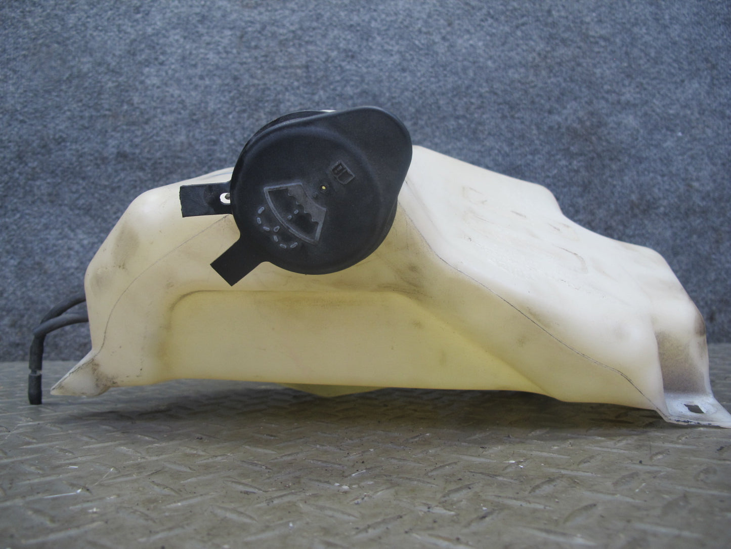 2003-2007 Hummer H2 Front Windshield Wiper Washer Reservoir Tank Bottle