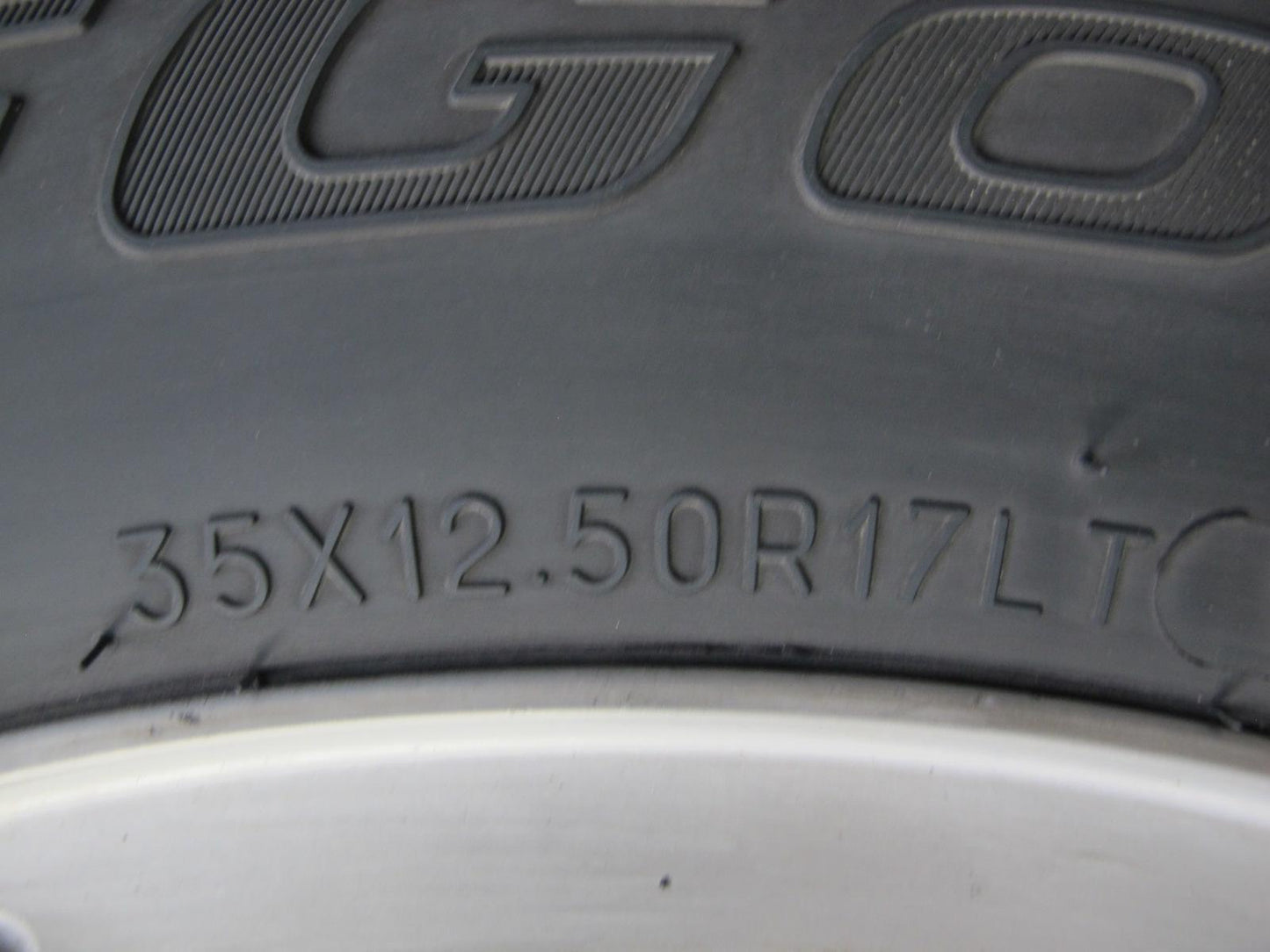 2003-2007 Hummer H2 R17" 7-SPOKE Alloy Wheel Rim 17X8.5J 8X165.1 W/ Tire