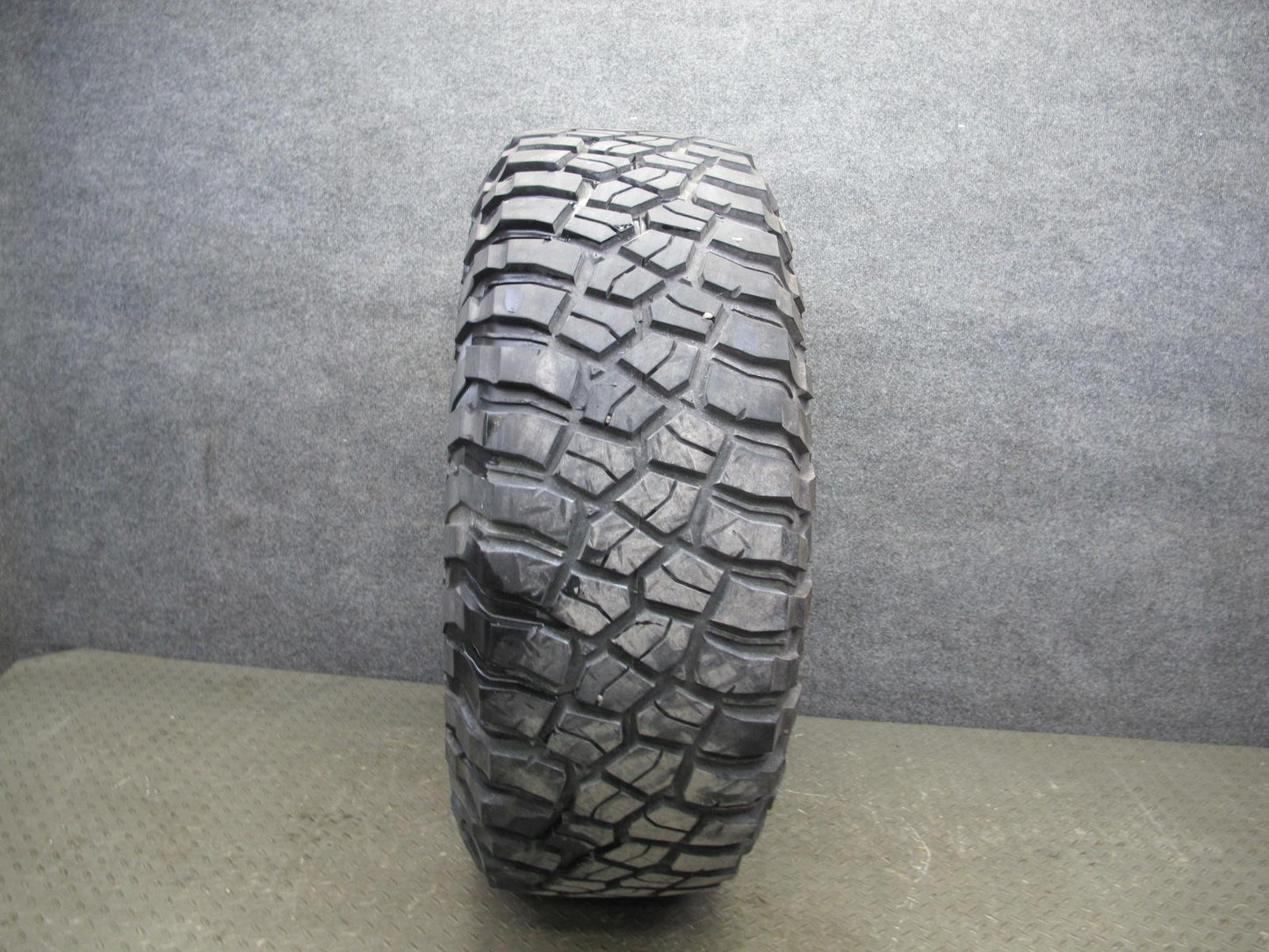 2003-2007 Hummer H2 R17" 7-SPOKE Alloy Wheel Rim 17X8.5J 8X165.1 W/ Tire