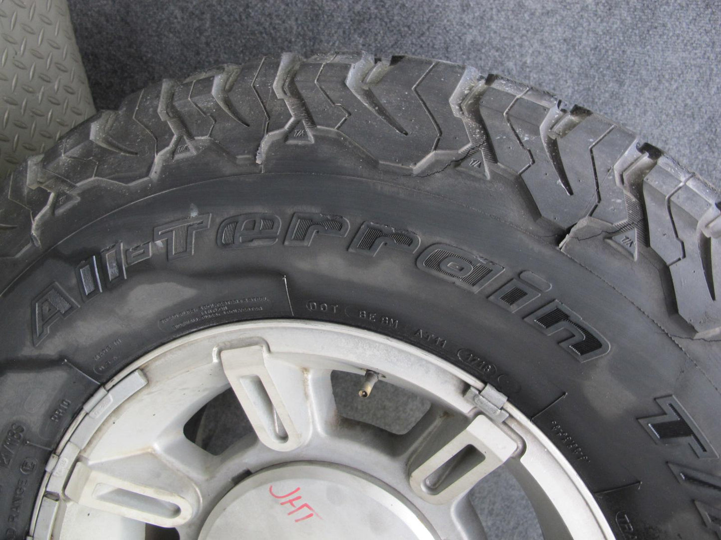 2003-2007 Hummer H2 R17" 7-SPOKE Alloy Wheel Rim 17X8.5J 8X165.1 W/ Tire