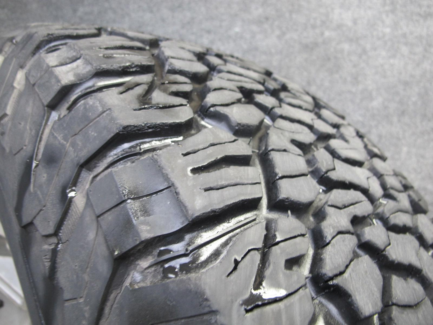 2003-2007 Hummer H2 R17" 7-SPOKE Alloy Wheel Rim 17X8.5J 8X165.1 W/ Tire
