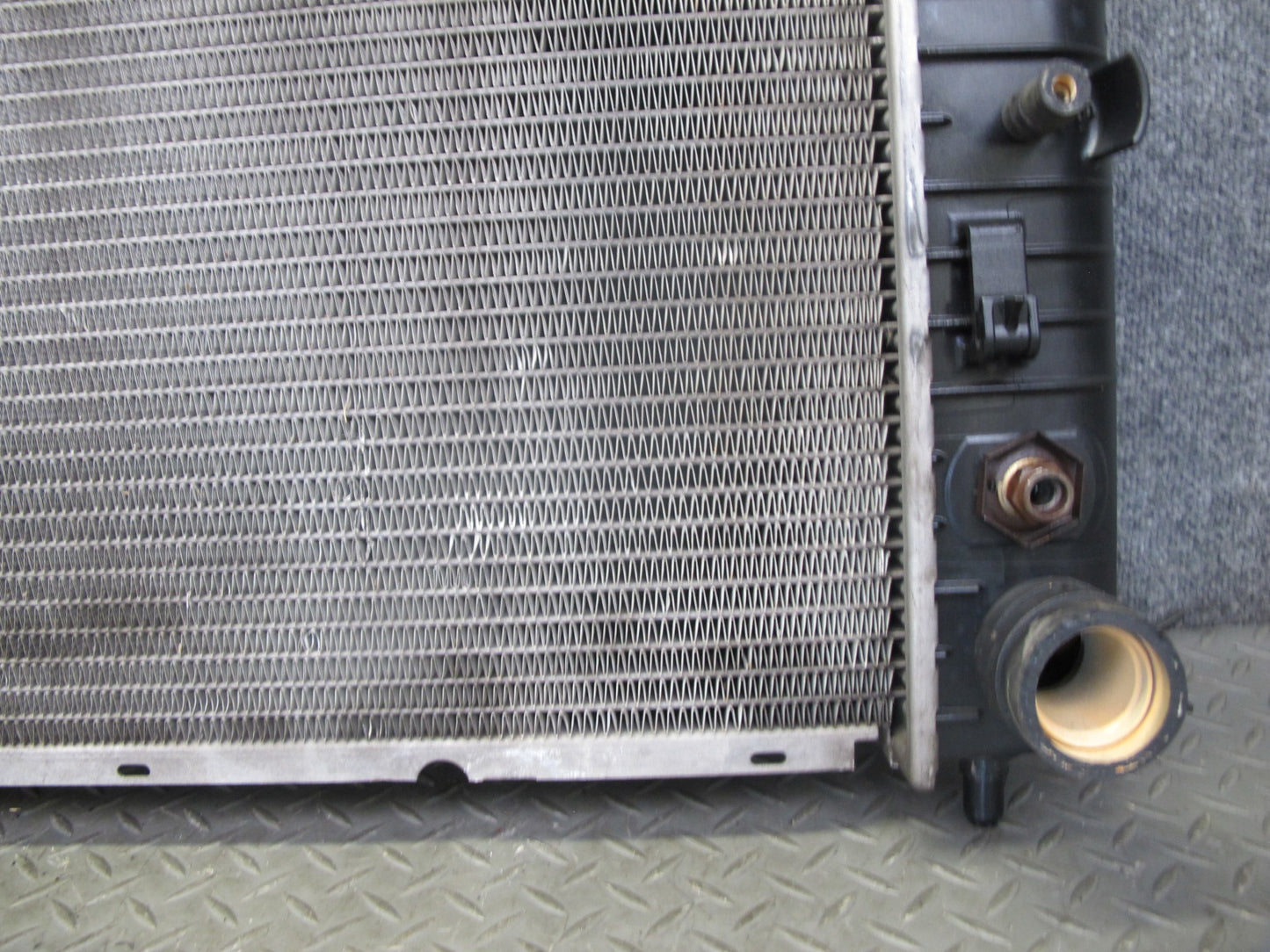 2003-2007 Hummer H2 6.0L Engine Motor Coolant Radiator