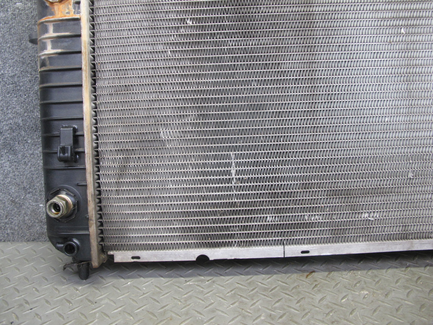 2003-2007 Hummer H2 6.0L Engine Motor Coolant Radiator