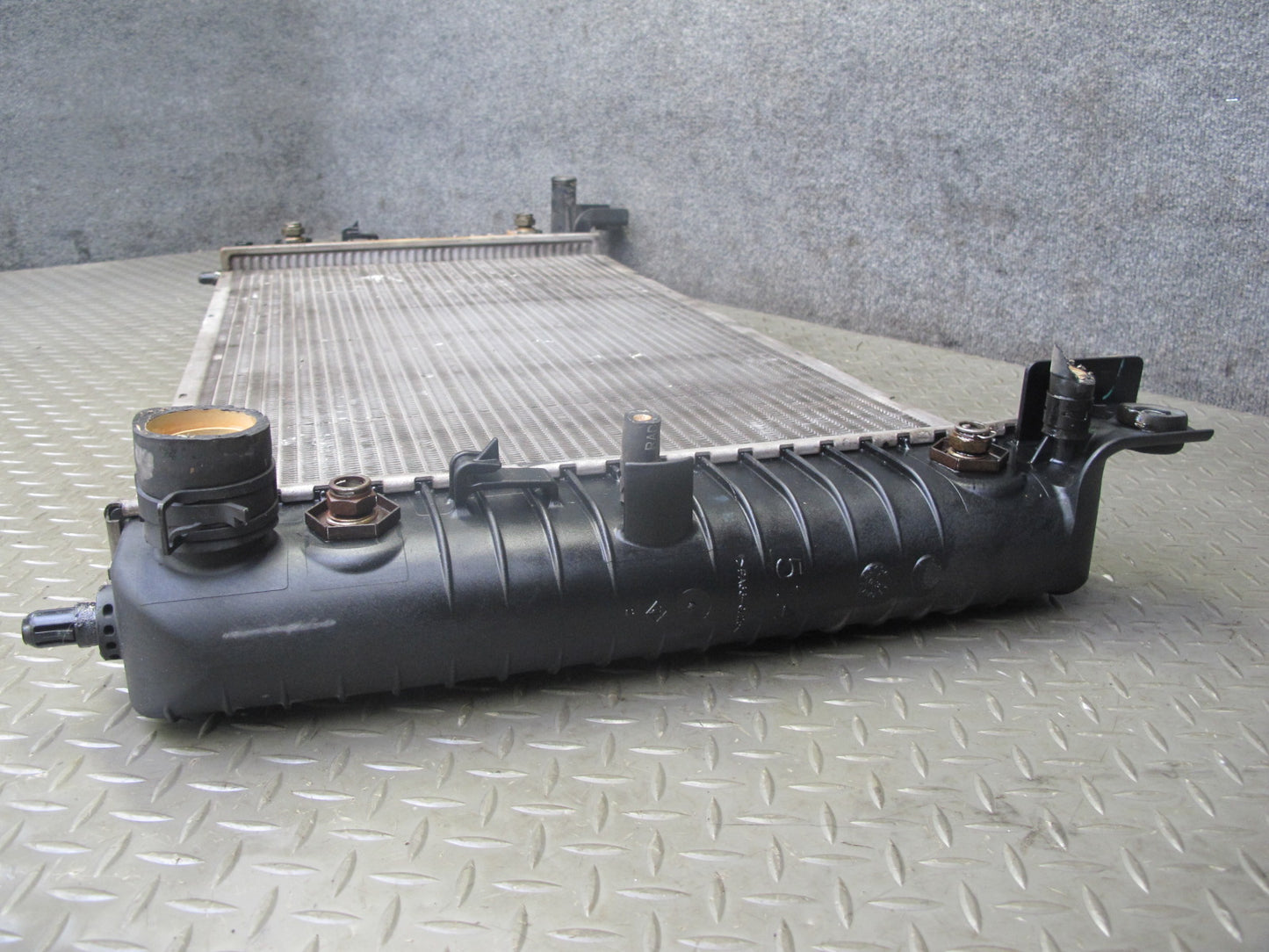 2003-2007 Hummer H2 6.0L Engine Motor Coolant Radiator