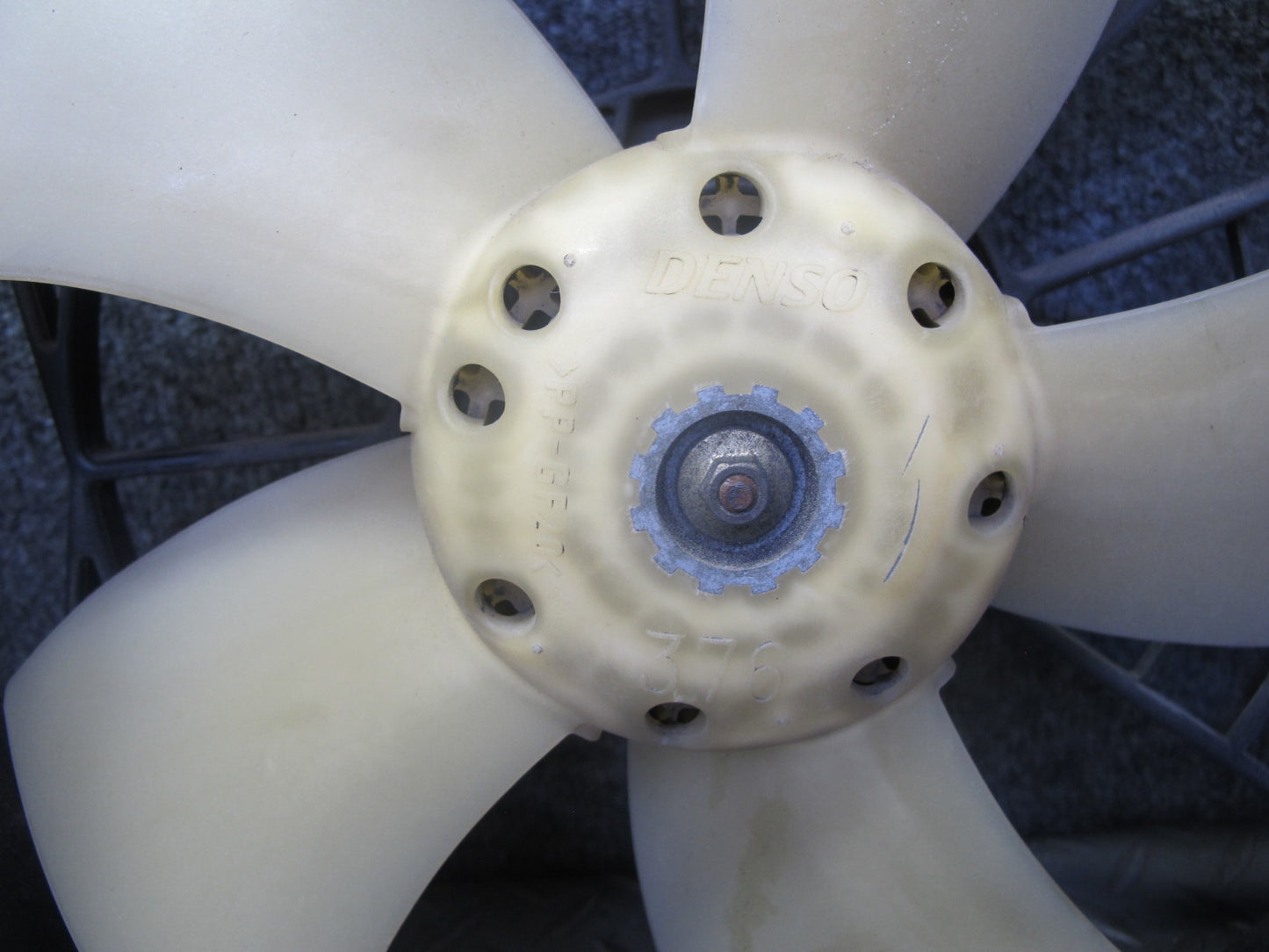 00-05 Toyota MR2 Spyder ZZW30L Engine Radiator Cooling Fan Motor Shroud OEM