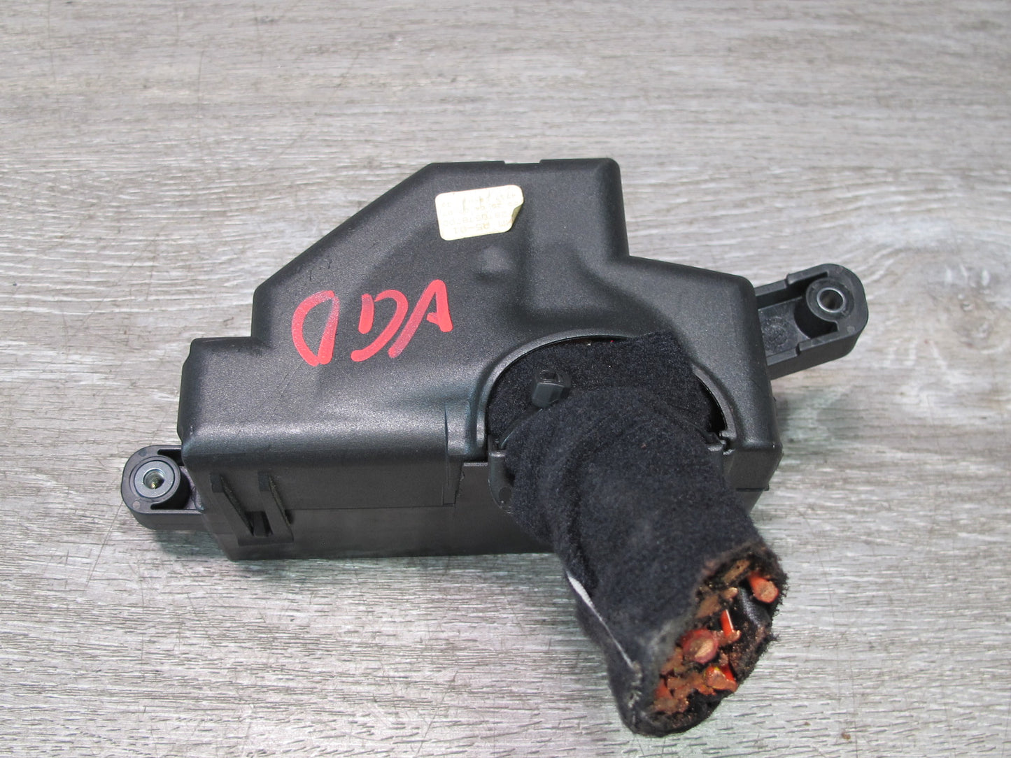 2008 VW Golf MK5 R32 VR6 Interior Fuse Relay Box Module OEM