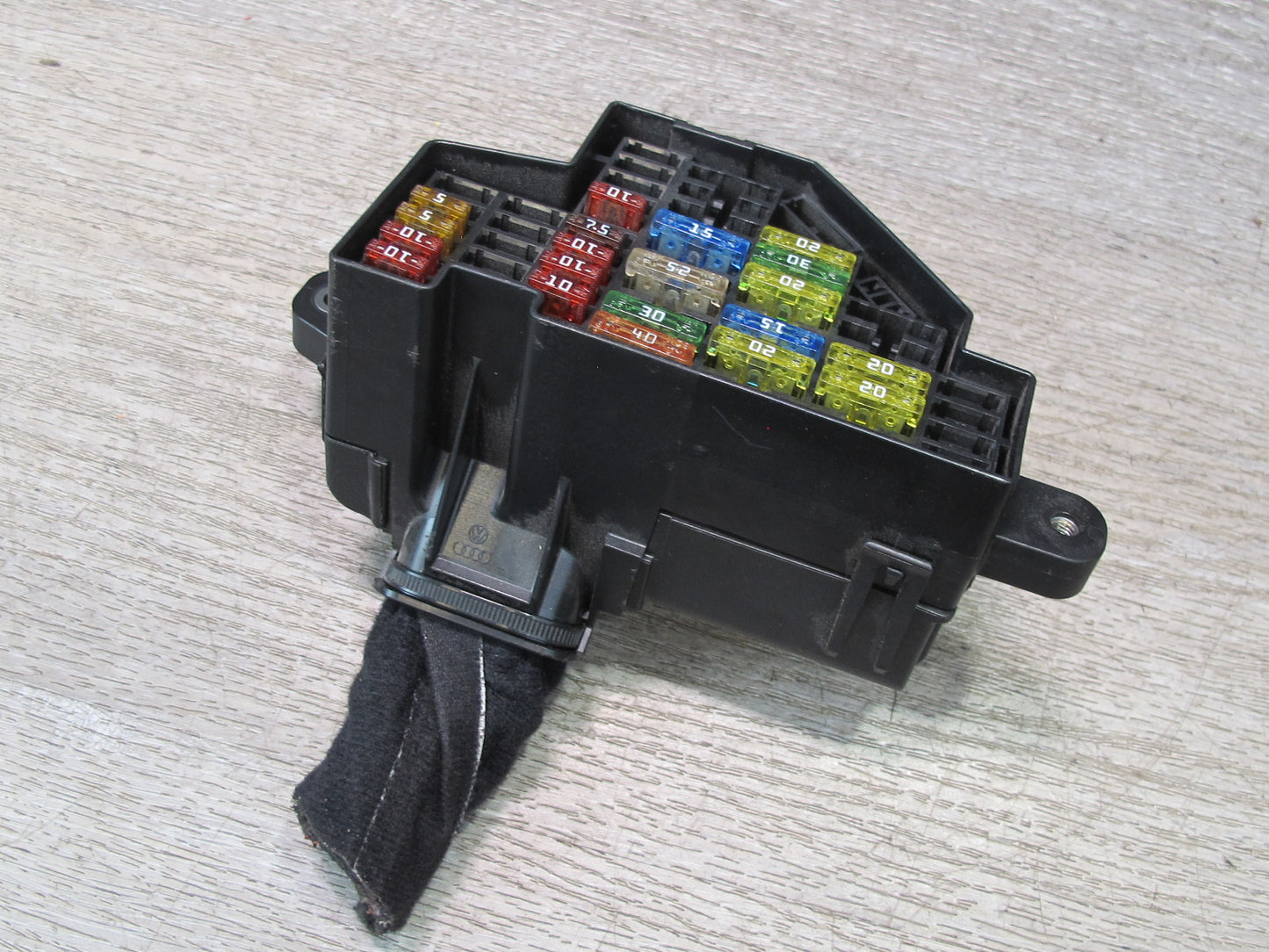2008 VW Golf MK5 R32 VR6 Interior Fuse Relay Box Module OEM