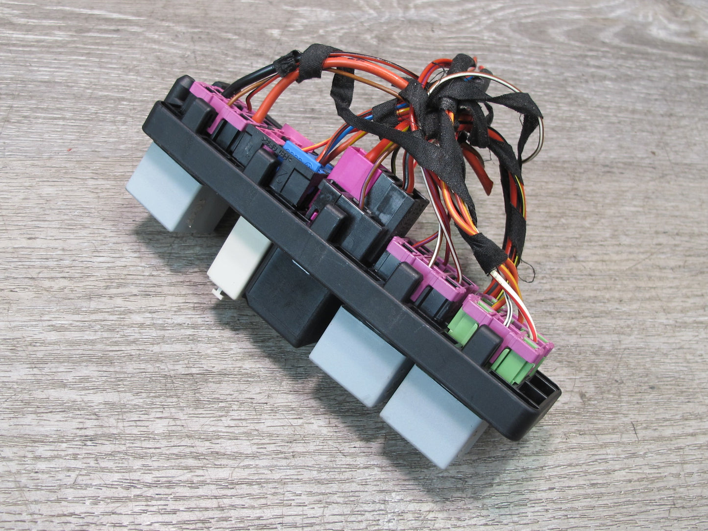 2008 VW Golf R32 R GTI Rabbit EOS Interior Fuse Relay w Holder OEM