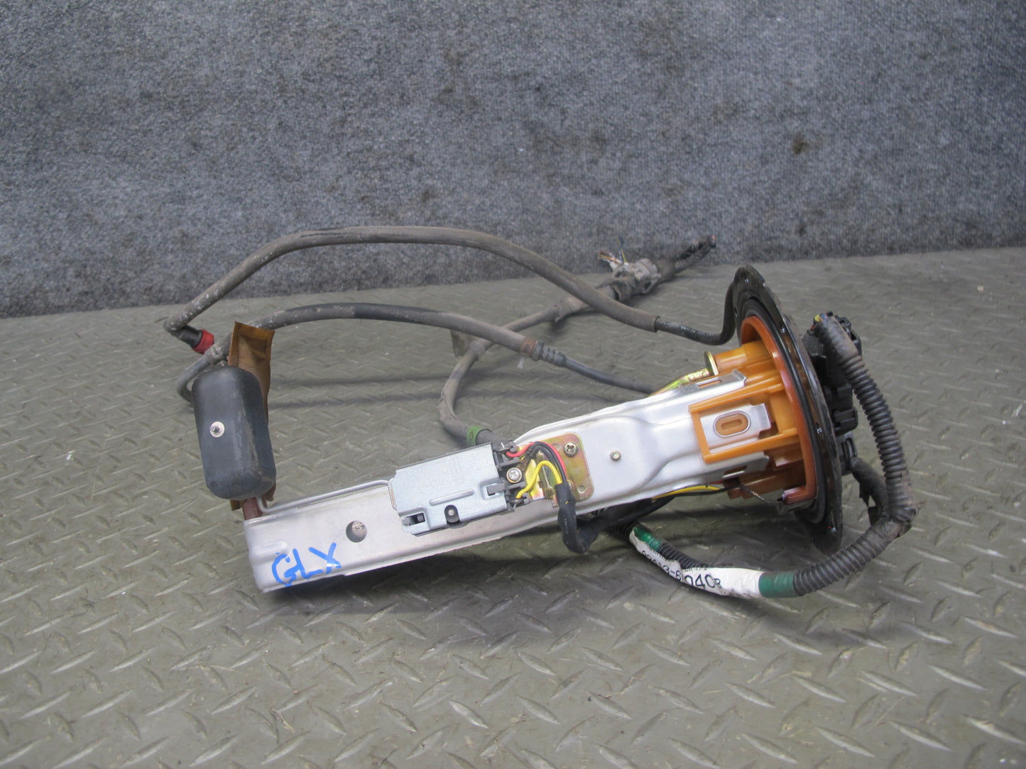 2003-2005 Lexus UZJ100L LX470 Gas Fuel Pump Sending Unit Assembly