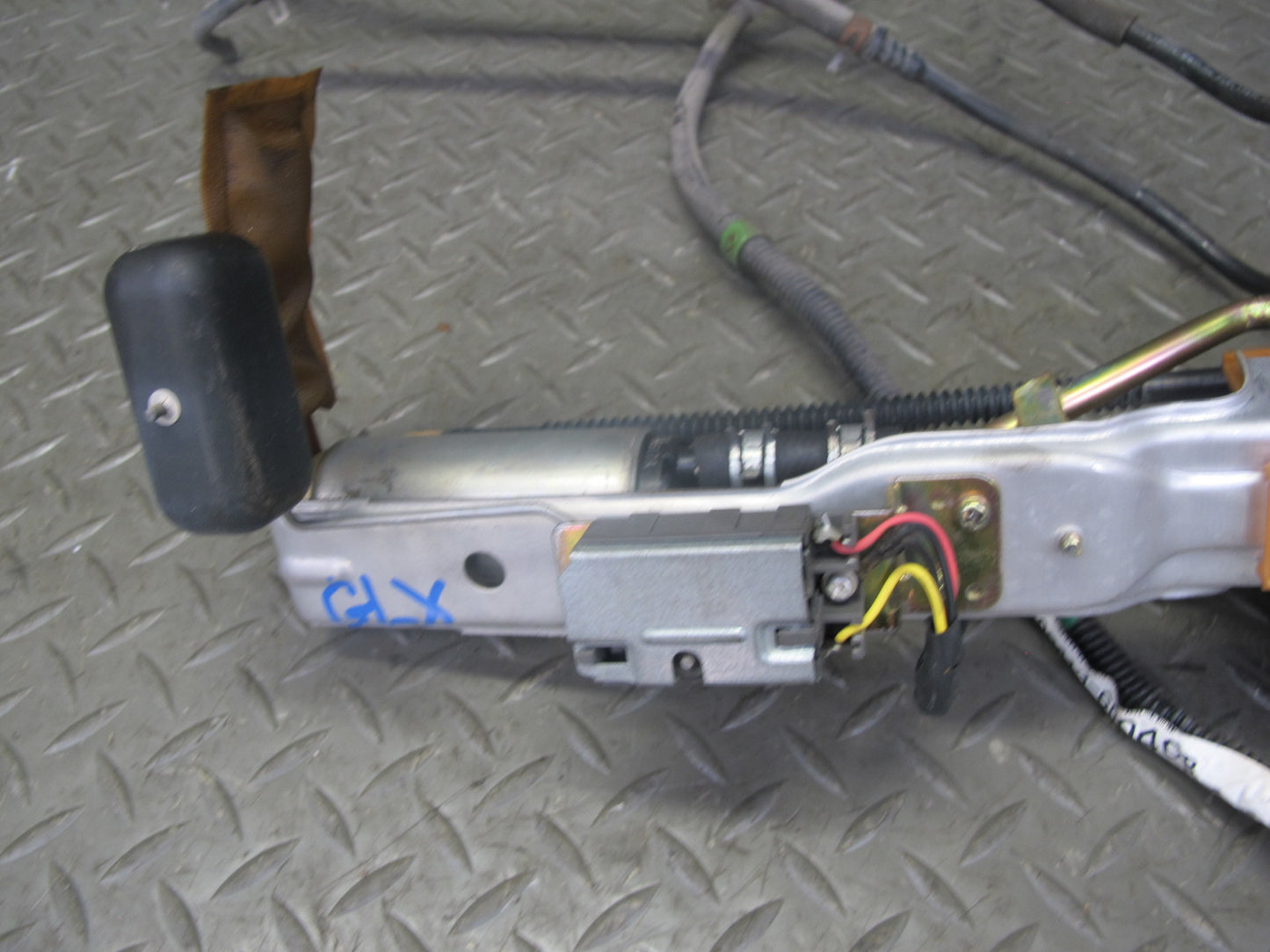 2003-2005 Lexus UZJ100L LX470 Gas Fuel Pump Sending Unit Assembly