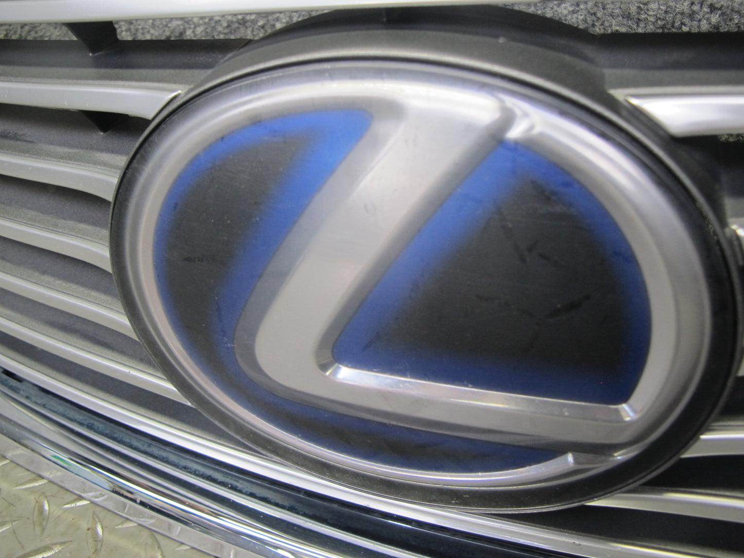 08-09 Lexus UVF46 LS600h Hybrid Front Bumper Chrome Trim Grille w Emblem OEM