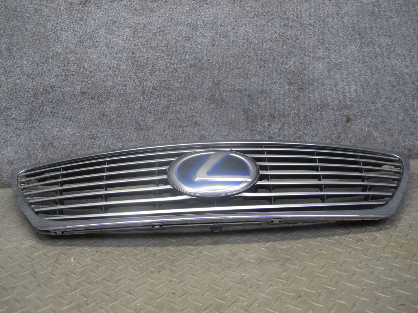 08-09 Lexus UVF46 LS600h Hybrid Front Bumper Chrome Trim Grille w Emblem OEM