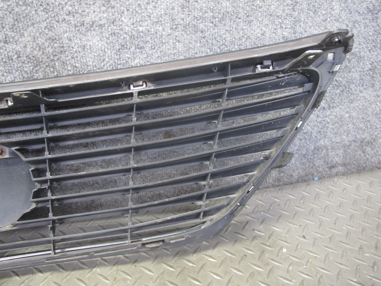 08-09 Lexus UVF46 LS600h Hybrid Front Bumper Chrome Trim Grille w Emblem OEM