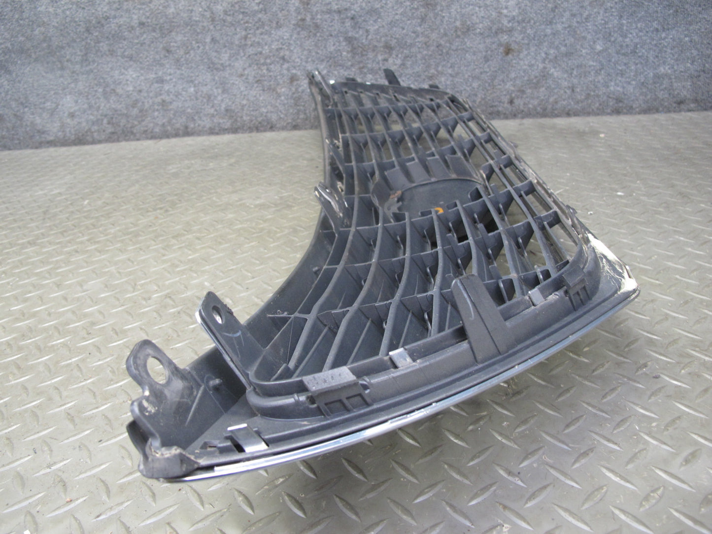 08-09 Lexus UVF46 LS600h Hybrid Front Bumper Chrome Trim Grille w Emblem OEM