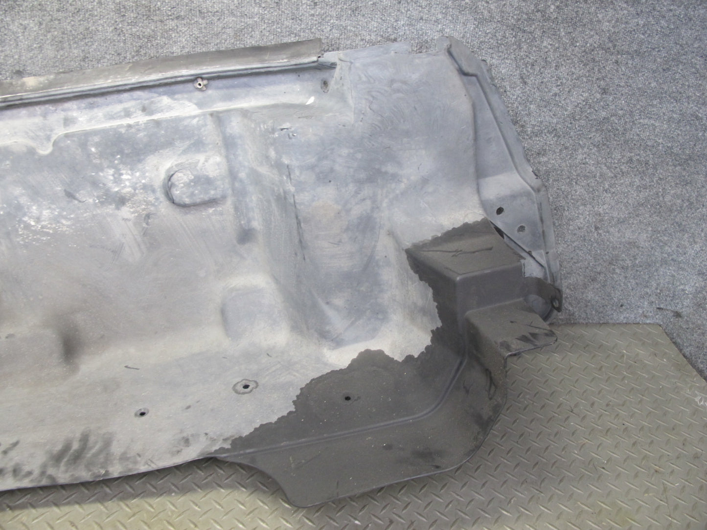 2003-2009 Hummer H2 Front Right Side Wheel Fender Liner Splash Guard Shield