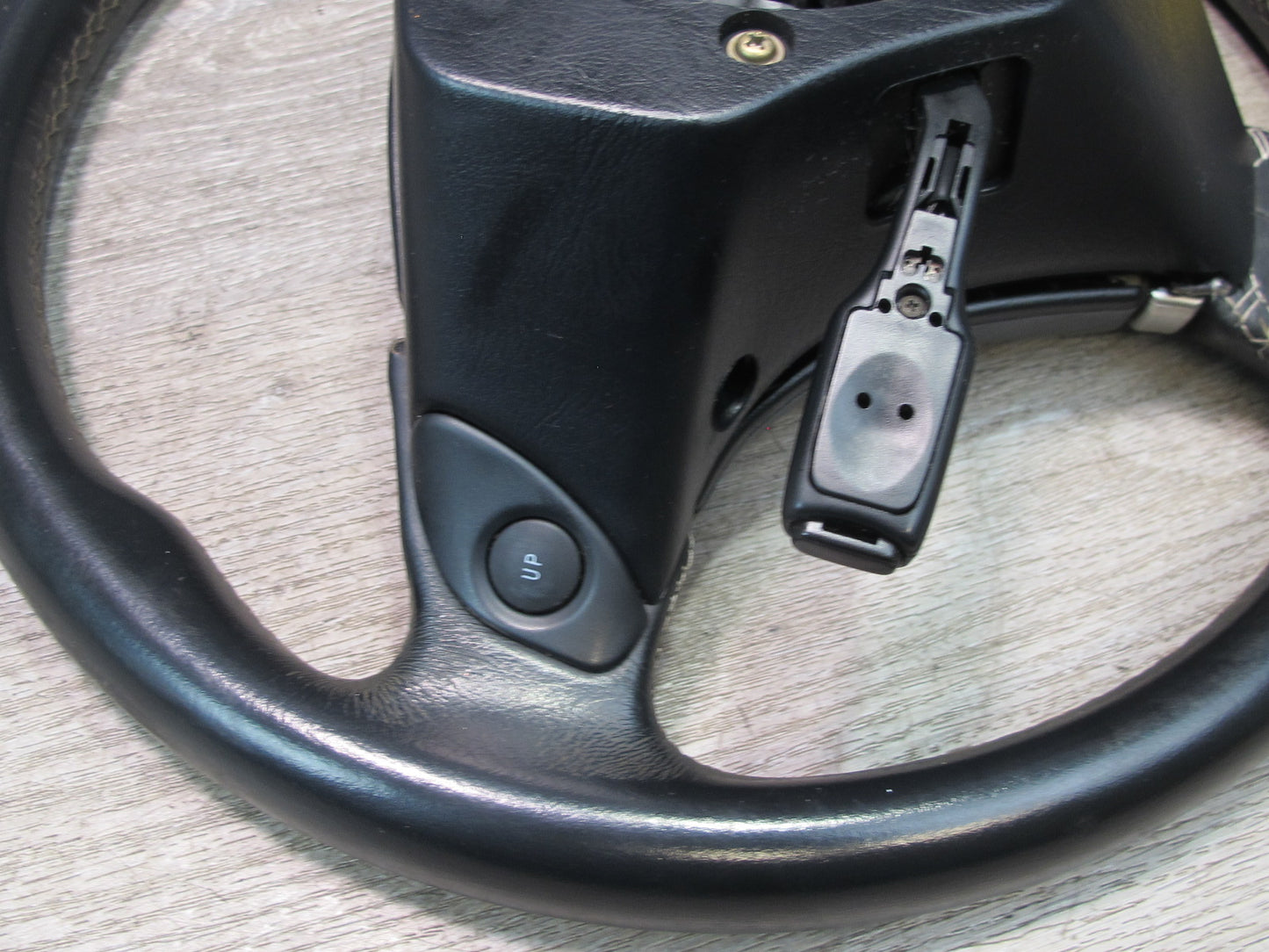 01-05 LEXUS IS300 FRONT LEFT DRIVER SIDE STEERING WHEEL W/ SRS AIRBAG OEM