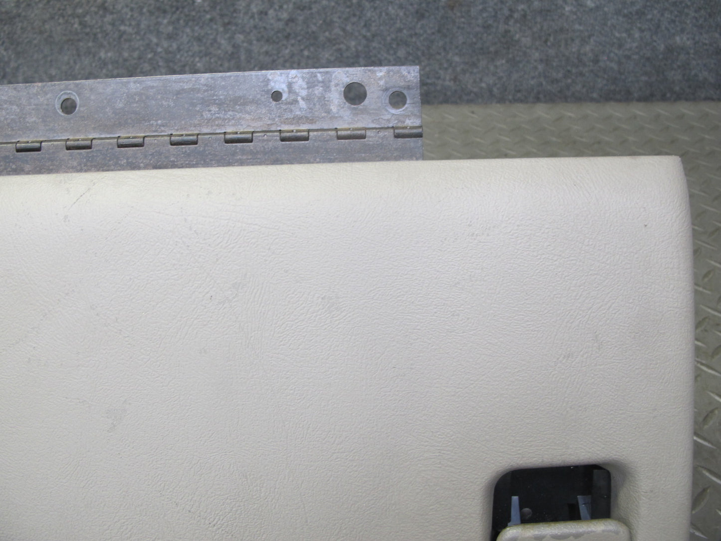 2003-2007 Hummer H2 Front Right Passenger Dash Glove Box Compartment Storage
