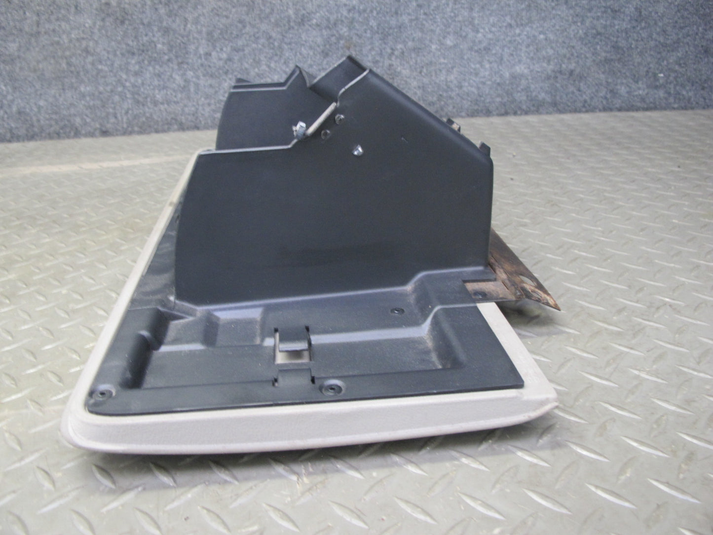 2003-2007 Hummer H2 Front Right Passenger Dash Glove Box Compartment Storage