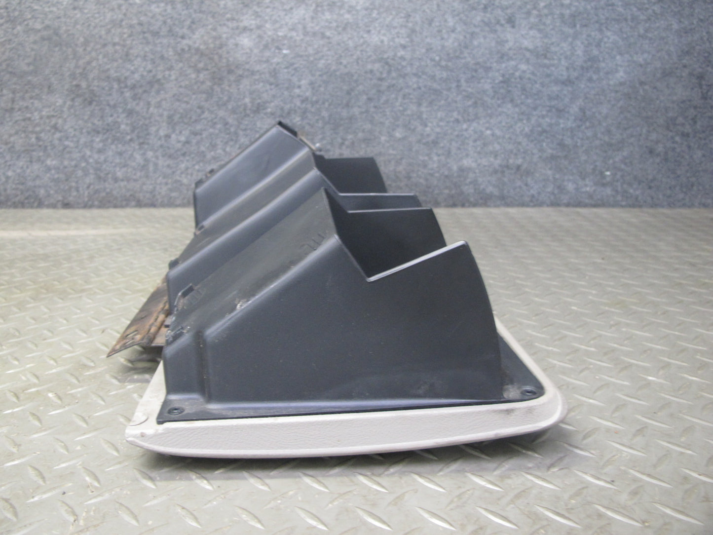 2003-2007 Hummer H2 Front Right Passenger Dash Glove Box Compartment Storage