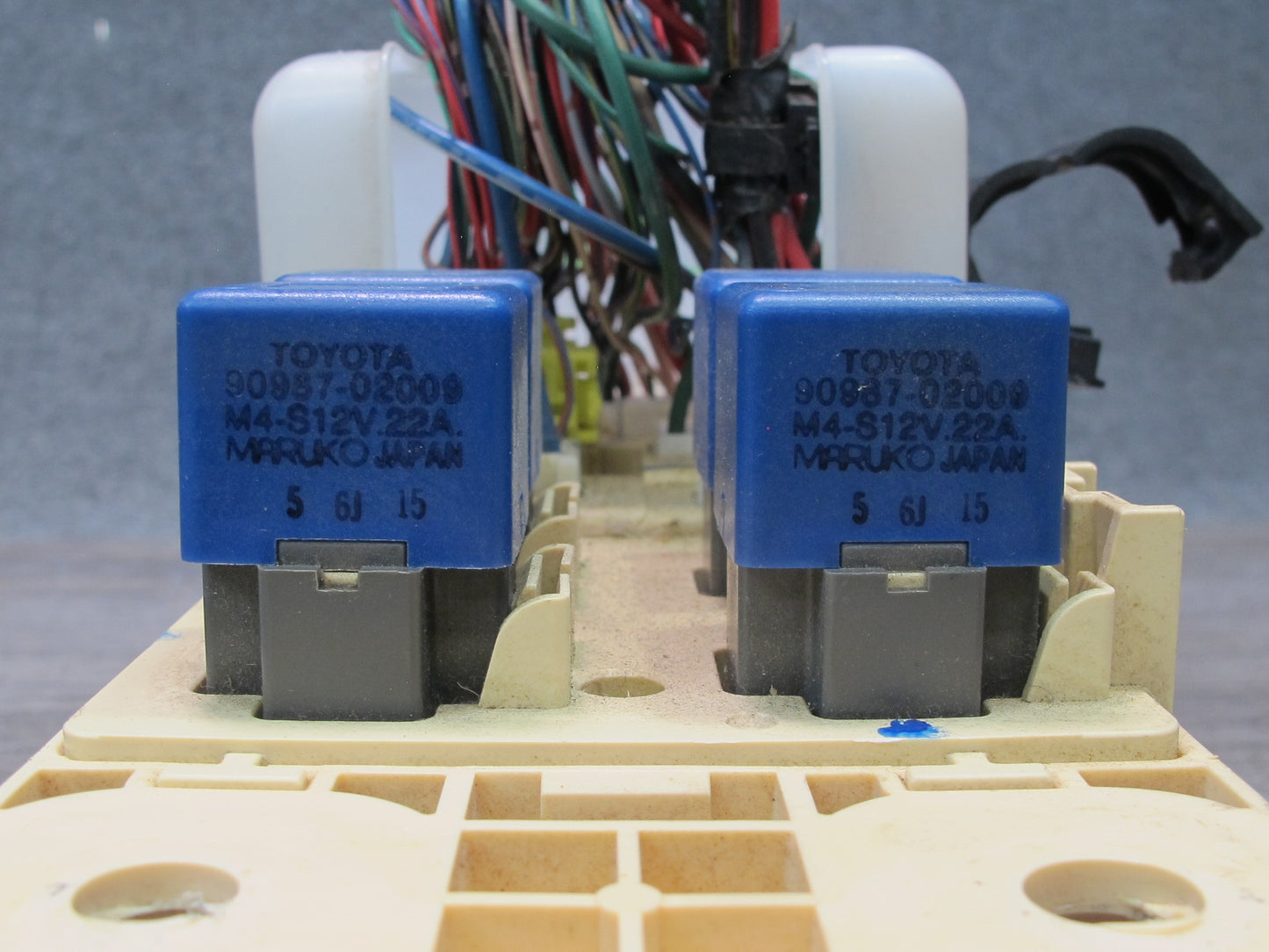 95-97 Lexus LS400 UCF20L Interior Cabin Fuse Relay Junction Box Module OEM