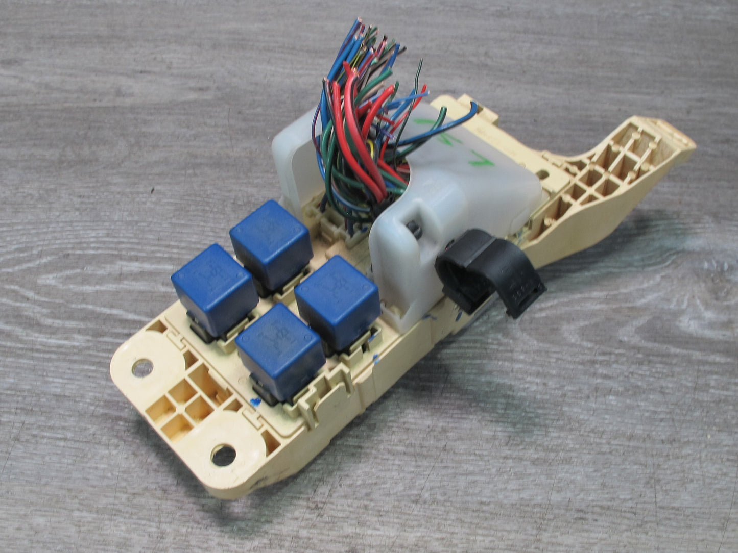 95-97 Lexus LS400 UCF20L Interior Cabin Fuse Relay Junction Box Module OEM