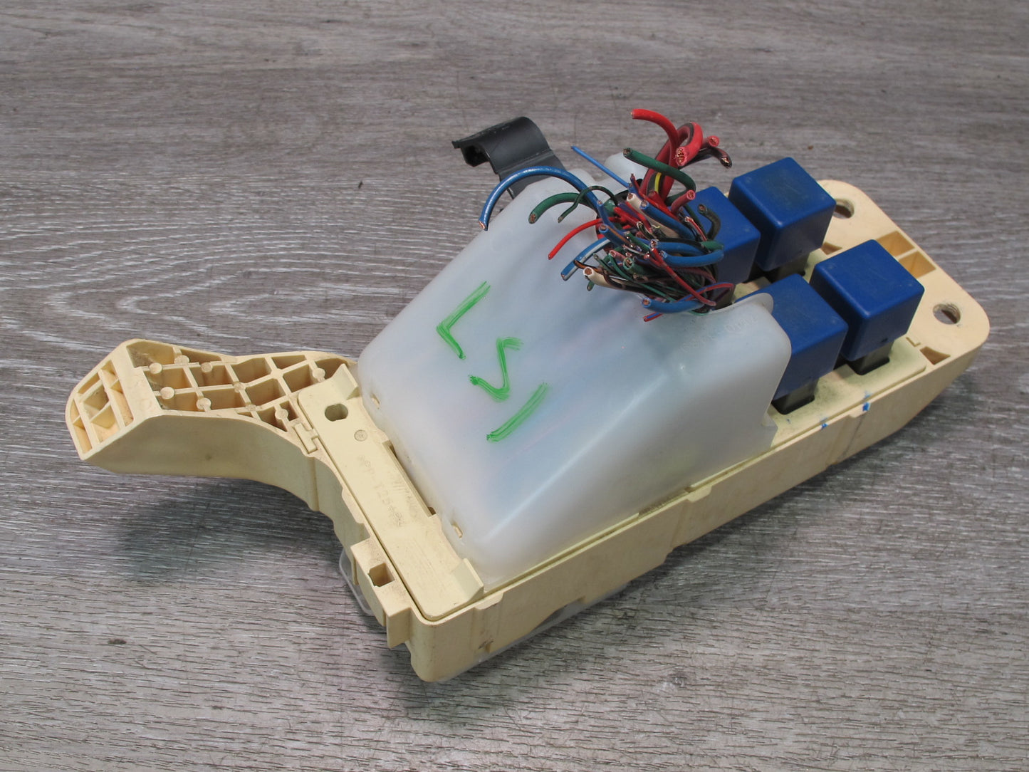 95-97 Lexus LS400 UCF20L Interior Cabin Fuse Relay Junction Box Module OEM