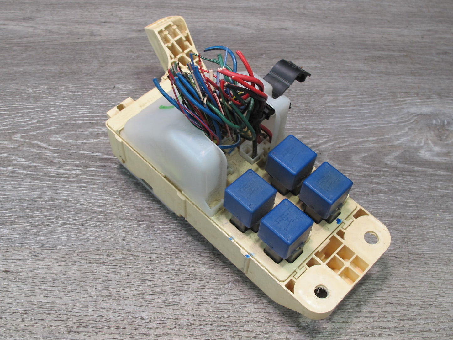 95-97 Lexus LS400 UCF20L Interior Cabin Fuse Relay Junction Box Module OEM