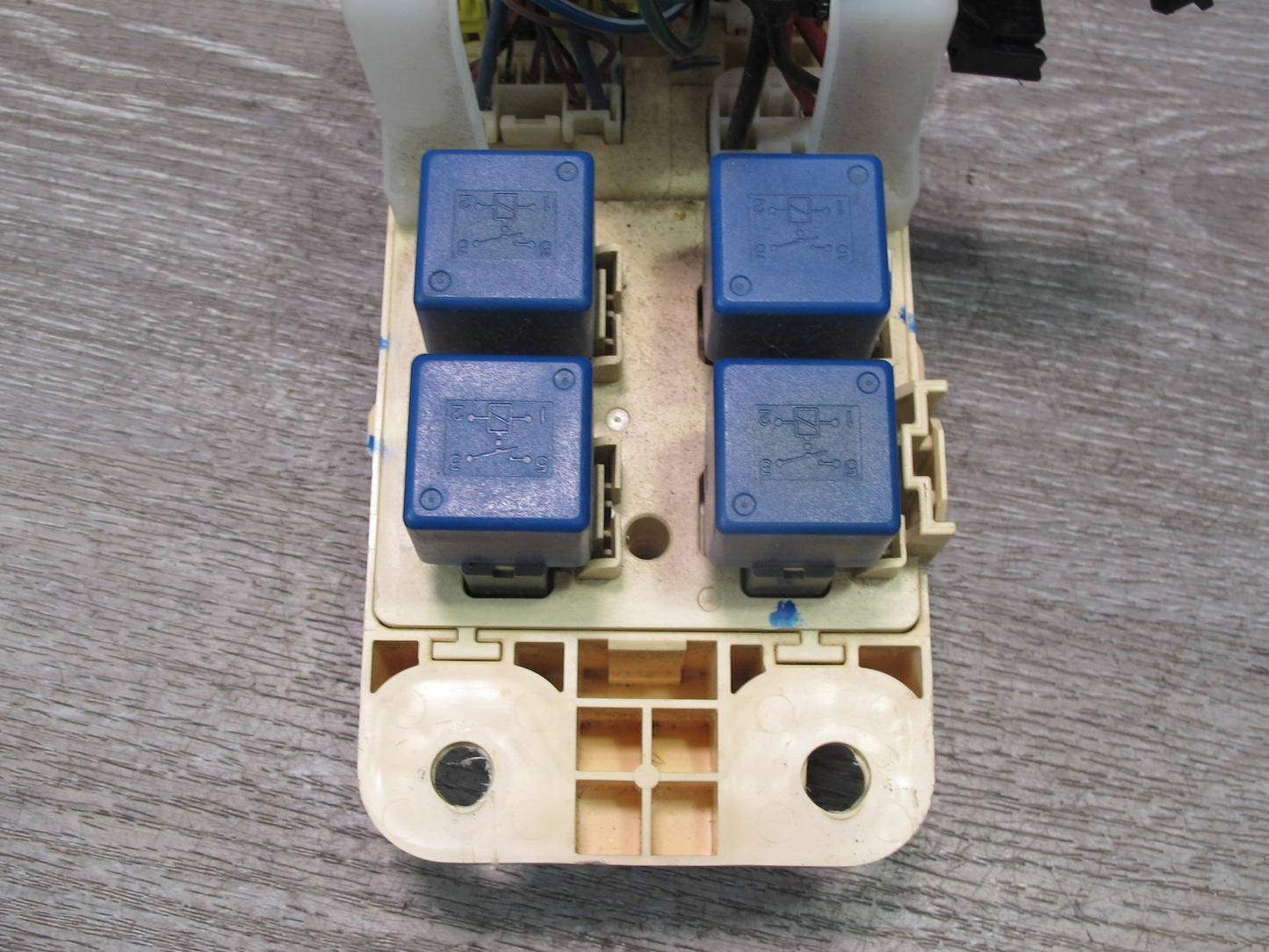 95-97 Lexus LS400 UCF20L Interior Cabin Fuse Relay Junction Box Module OEM