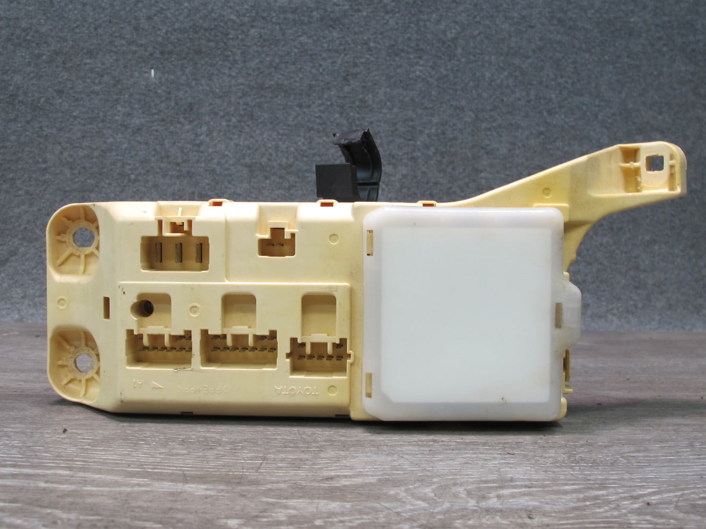 95-97 Lexus LS400 UCF20L Interior Cabin Fuse Relay Junction Box Module OEM