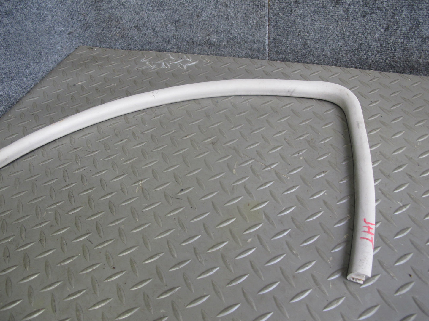 2003-2009 Hummer H2 Front Upper Roof Weatherstrip Rubber Seal