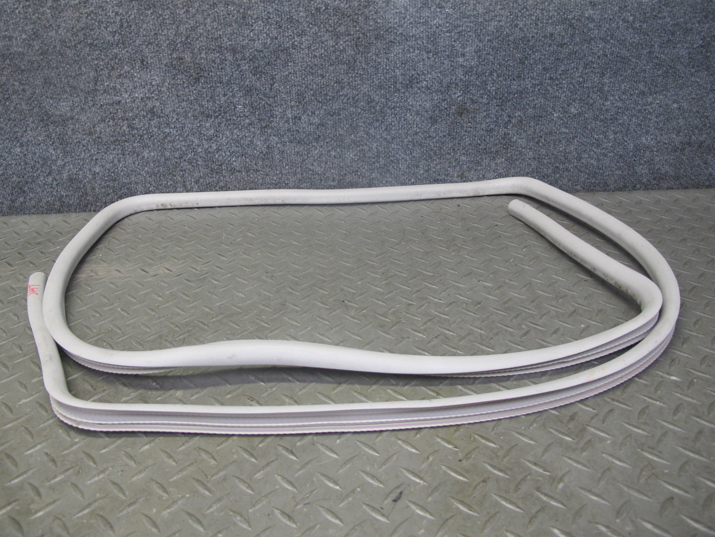 2003-2009 Hummer H2 Front Upper Roof Weatherstrip Rubber Seal