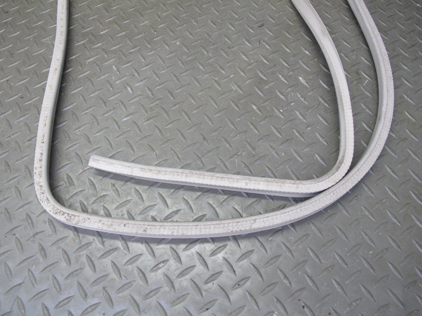 2003-2009 Hummer H2 Front Upper Roof Weatherstrip Rubber Seal