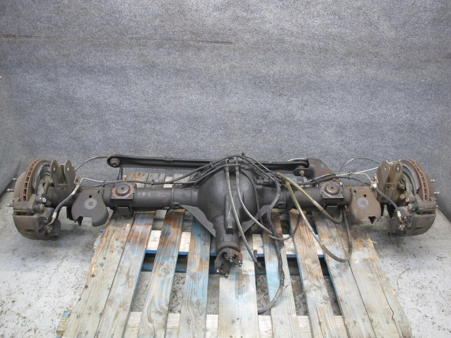 2003-2005 Hummer H2 AWD 6.0 Rear Axle Differential W/ Caliper & Axle Shafts 4.10