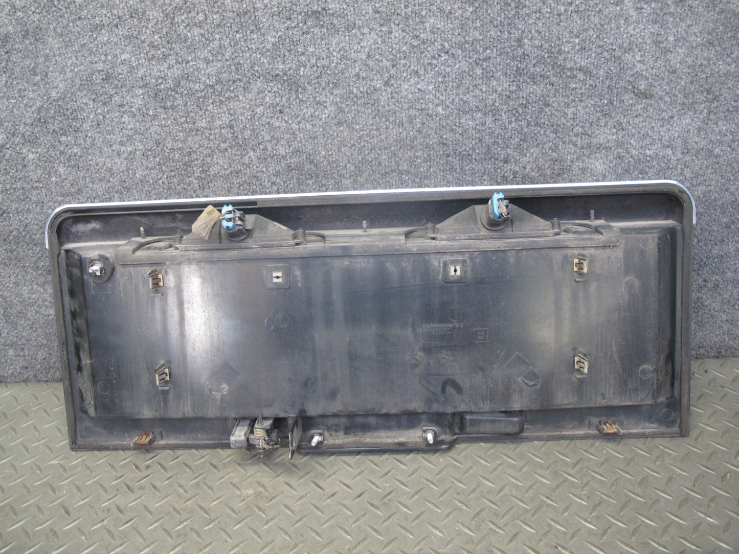 2003-2005 Hummer H2 Rear Trunk Lid Liftgate License Plate Panel W/ Handle