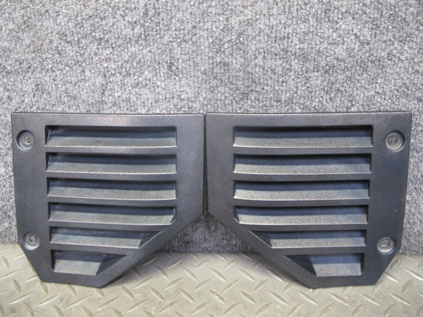 2003 Hummer H2 Front Left & Right Side Fender Grille Moldng Black Set of 2