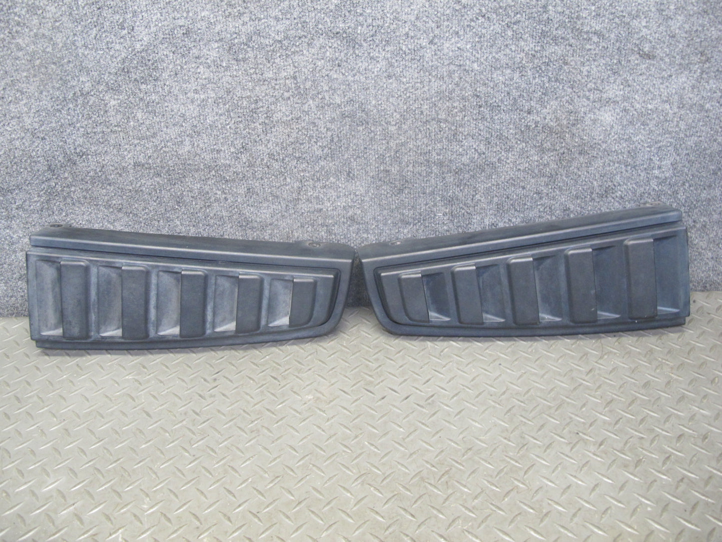 03-09 Hummer H2 Rear Left & Right Tail Light Upper Vent Grille Trim Applique Set