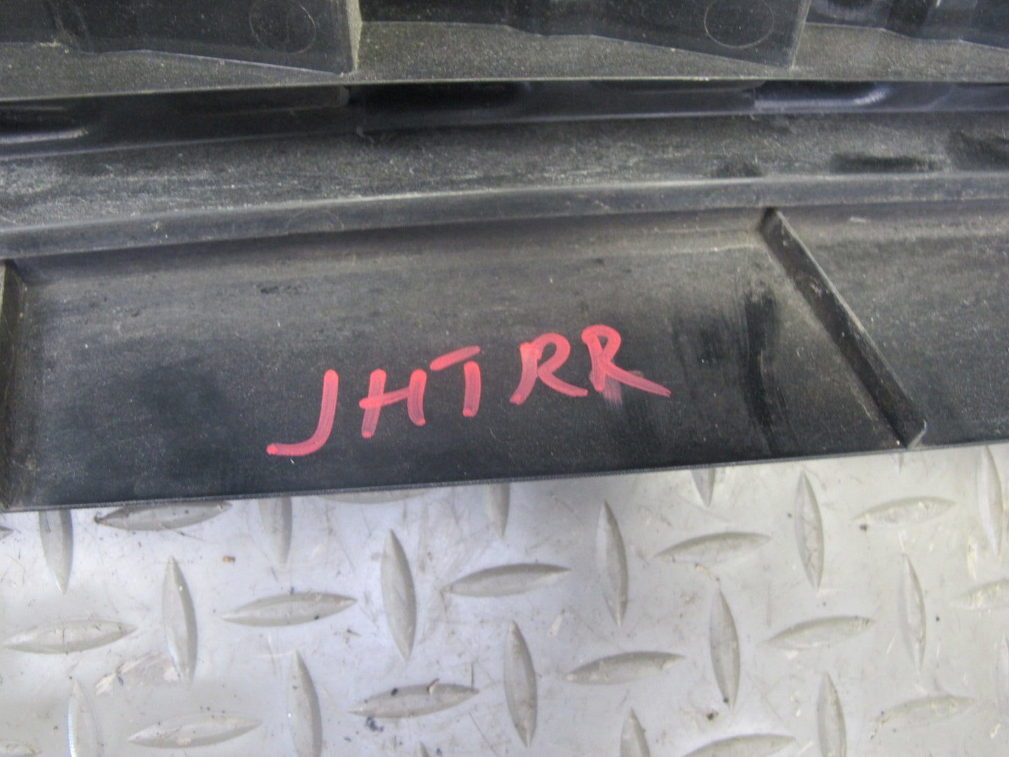 03-09 Hummer H2 Rear Left & Right Tail Light Upper Vent Grille Trim Applique Set