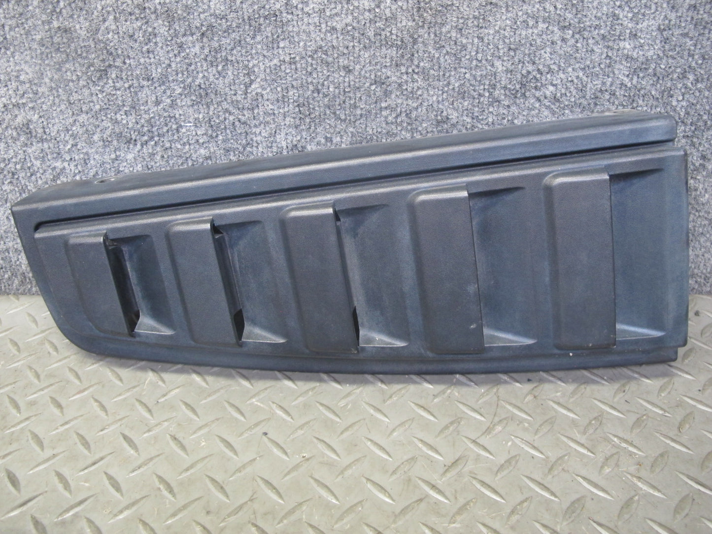 03-09 Hummer H2 Rear Left & Right Tail Light Upper Vent Grille Trim Applique Set